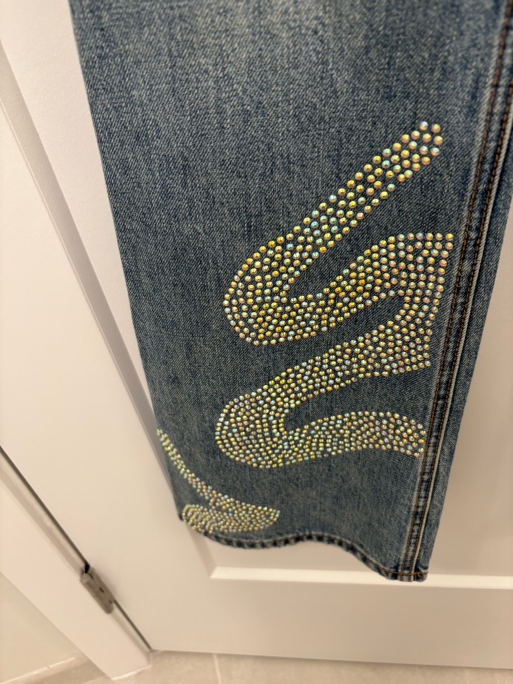 BDG Mid-rise 90s Bootcut Iridescent Rhinestone Snake Embellished Jeans Size 27 - Picture 6 of 16